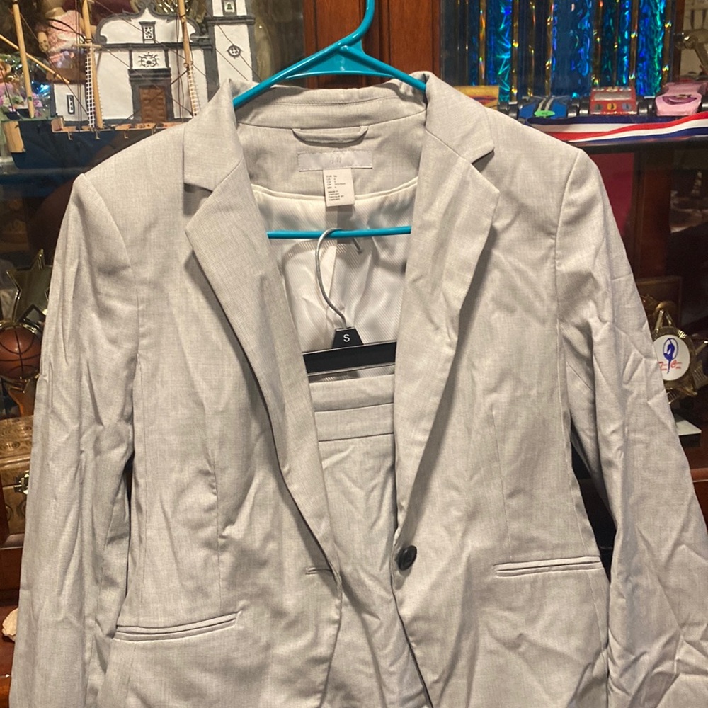 Perfect suit jacket and skirt set!